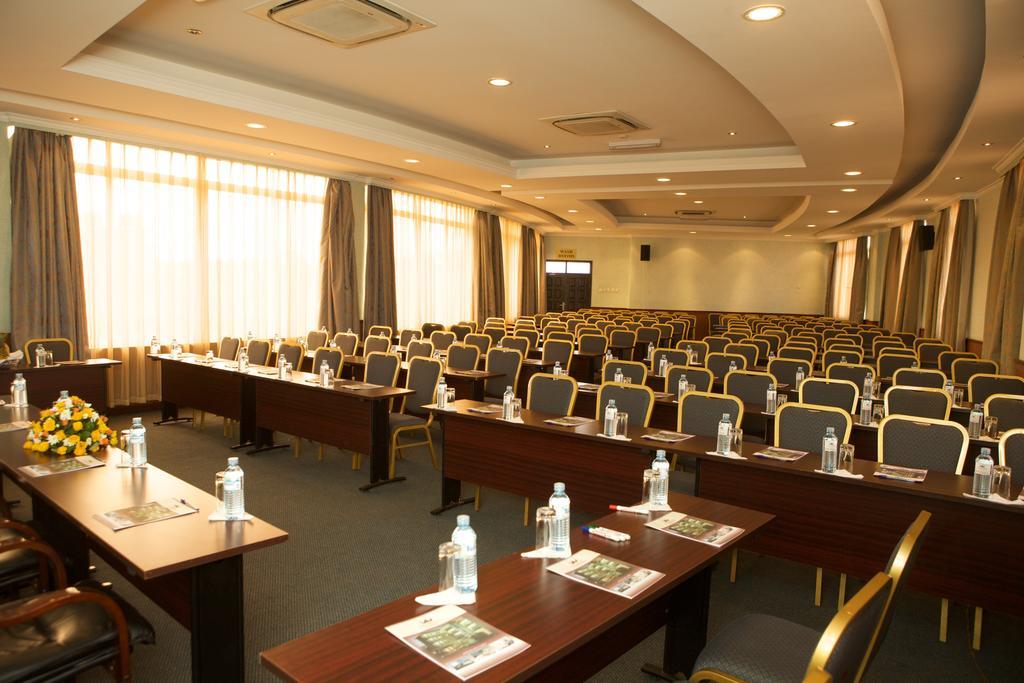 City Royal Resort Hotel Kyambogo  Δωμάτιο φωτογραφία