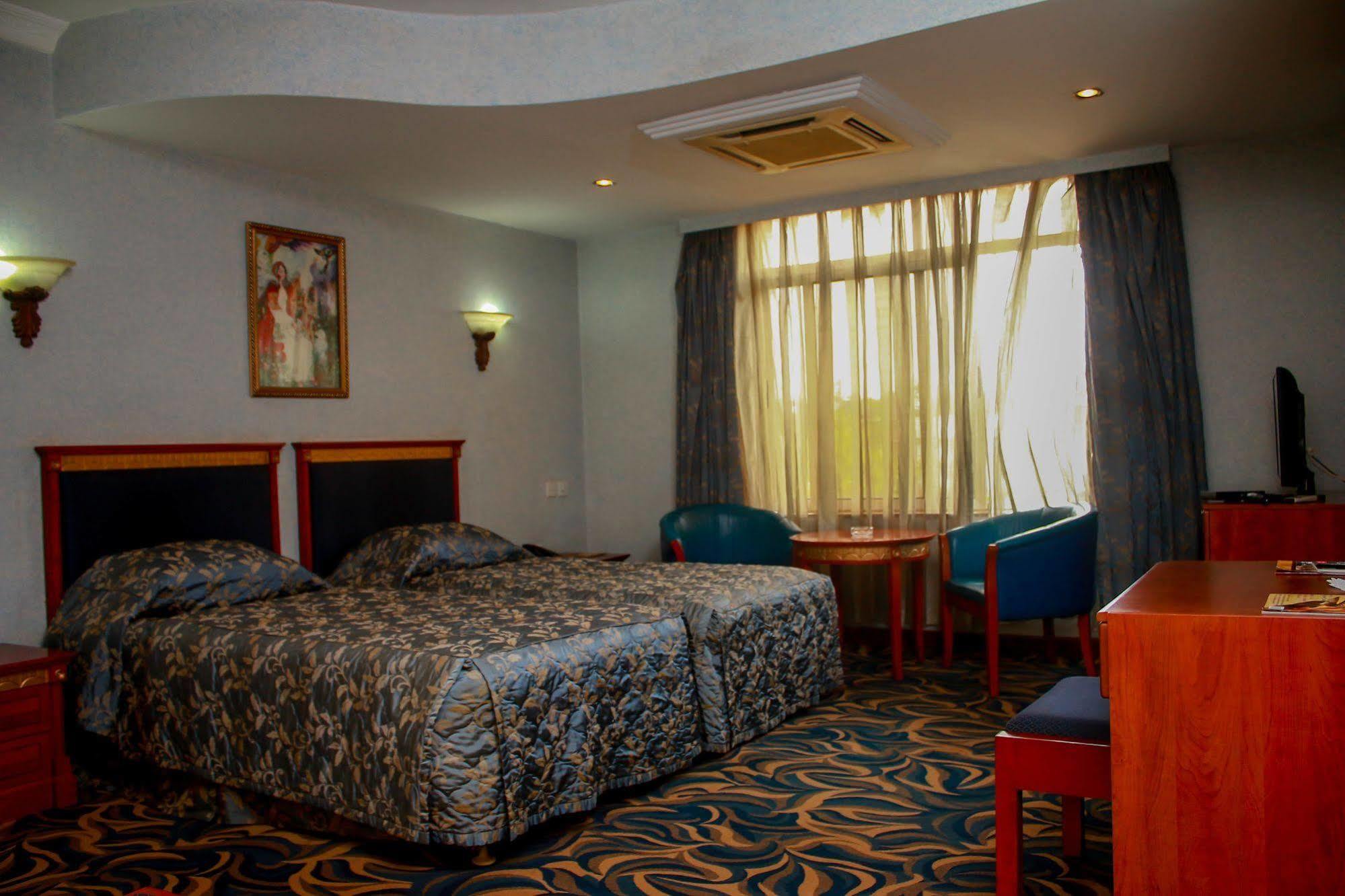 City Royal Resort Hotel Kyambogo  Εξωτερικό φωτογραφία
