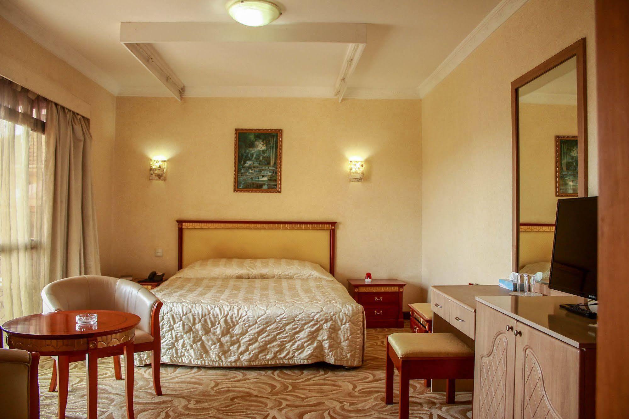 City Royal Resort Hotel Kyambogo  Εξωτερικό φωτογραφία